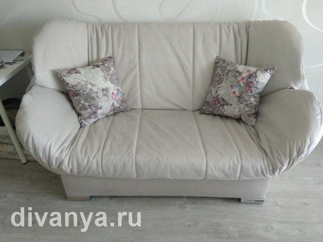 Мягкий диван клик-кляк Бриз Вельвет Люкс на горизонтальных ножках. Цена дивана от 18500 рублей. Цена кресла от 17500 рублей.
